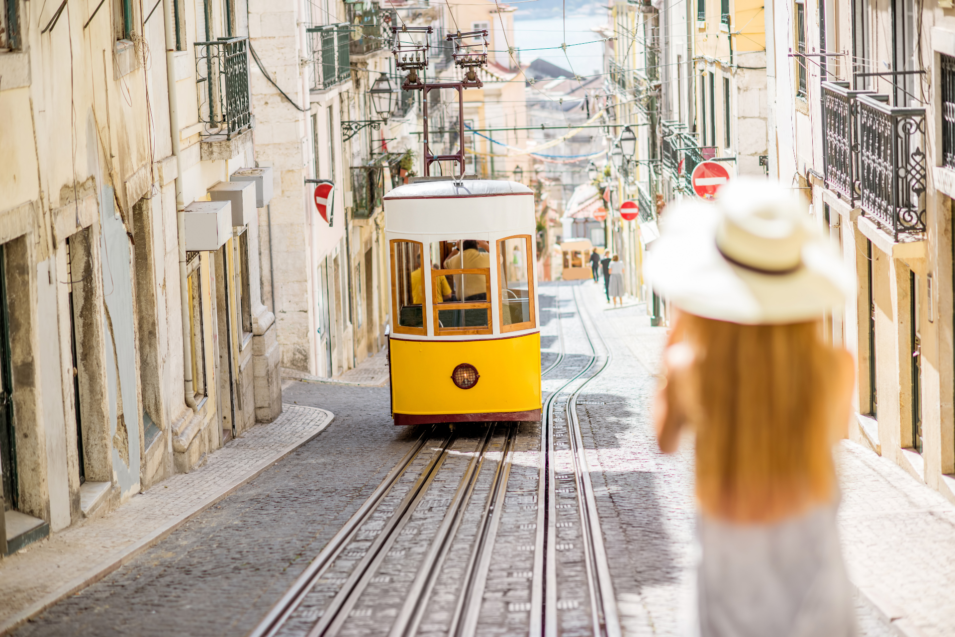 Porto to Lisbon Private Transfer with Sightseeing Stops from Porto — small-group guided tour with Oporto Road Trips